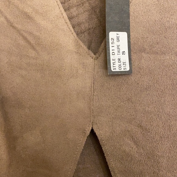 BNWT LAREINE FAUX SUEDE taupe grey v neck cute dress with cutout size small - Picture 5 of 5